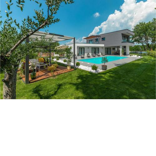 Amazing home in Sivati with 3 Bedrooms, WiFi and Outdoor swimming pool