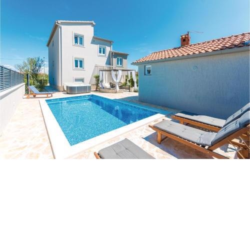 Amazing Home In Zadar With 2 Bedrooms, Wifi And Outdoor Swimming Pool