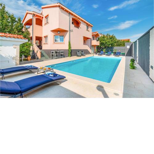 Amazing home in Zadar with Outdoor swimming pool and 5 Bedrooms