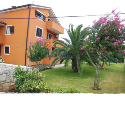 Anita's Terrace Apartment