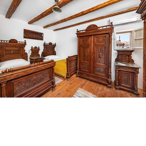 Antique Art in the Old Town Center