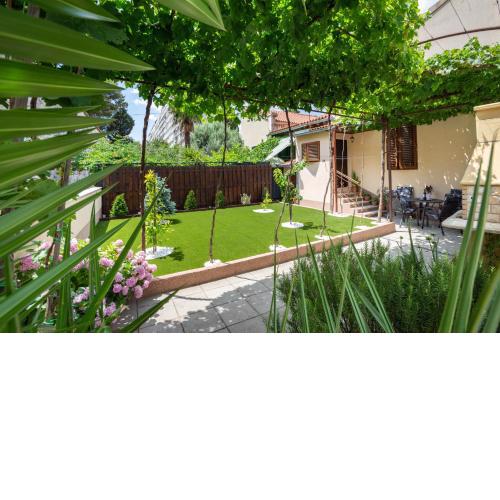 Antique Garden Villa