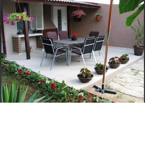 Apartman Andja sea and garden view