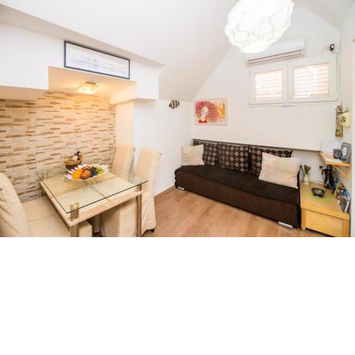 Apartman Neve