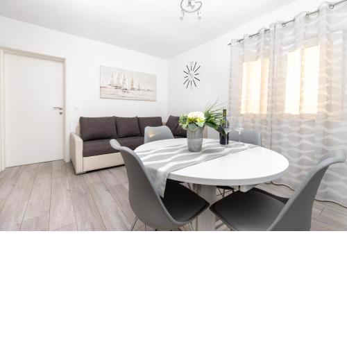 Apartman Topic