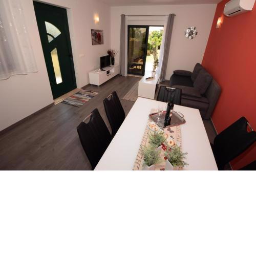 Apartmani Dora i Kati