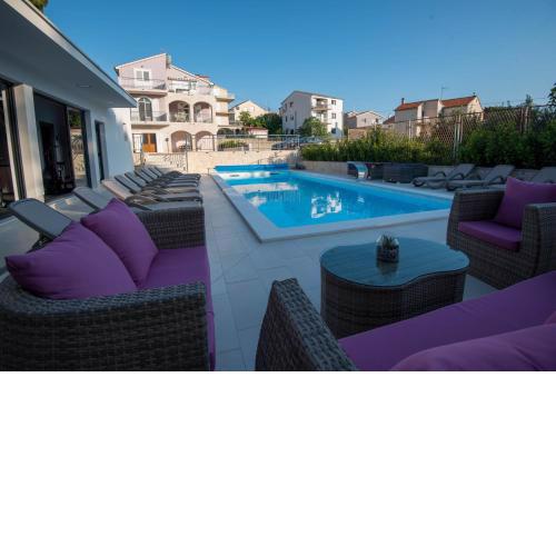 Apartmani Vila Lavanda II with heated pool