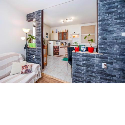 Apartment 1900
