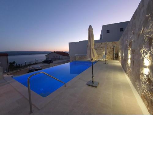 Apartment 2 with pool and amazing sea view