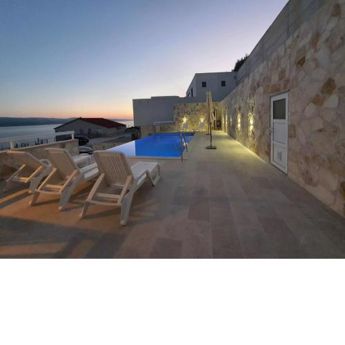Apartment 3 with pool and amazing sea view