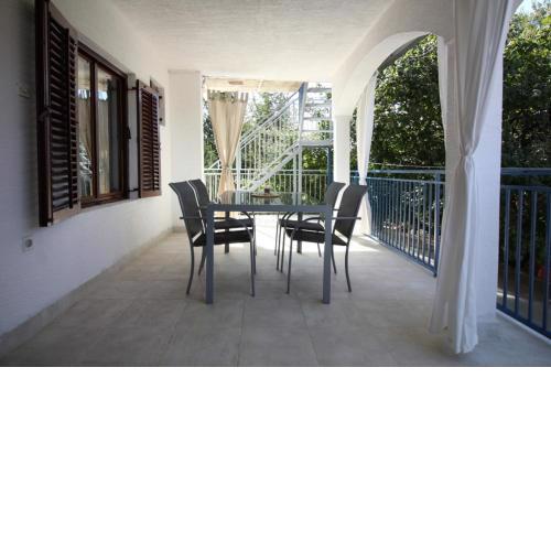 Apartment 4693-1 for max. 6 pers. in Malinska