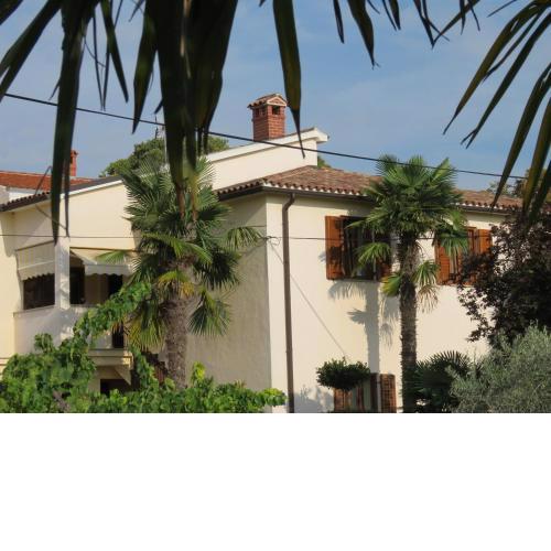 Apartment Banko A6 with large garden near the sea