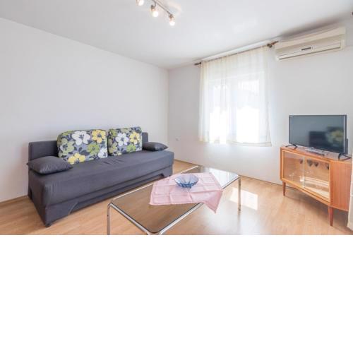 Apartment Buto 22 pax