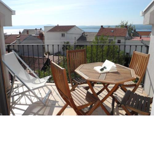 Apartment Damir with Sea View 22 pax