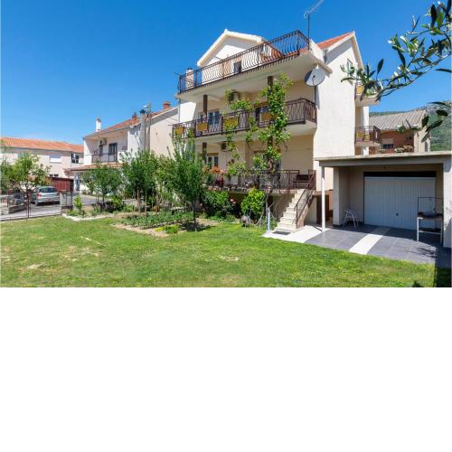 Apartment Don Petra Katunarica Cr