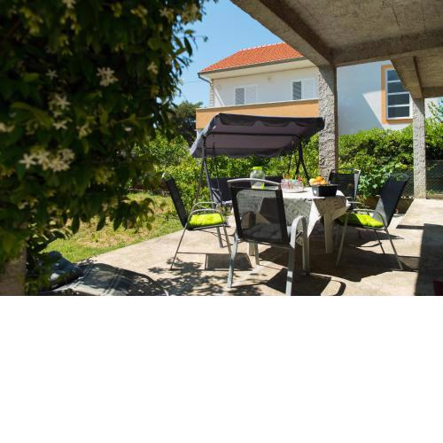 Apartment for six with free parking
