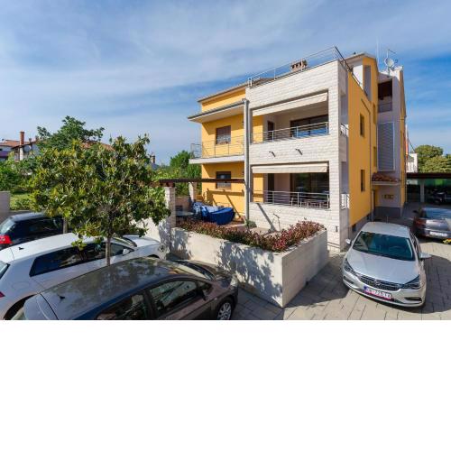 Apartment Goran