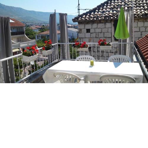 Apartment in Kastel Kambelovac with sea view, balcony, air conditioning, WiFi 4483-1