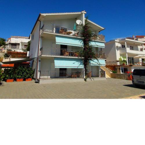 Apartment in Okrug Gornji with 1