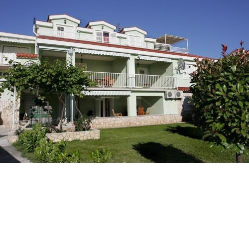 Apartment in Okrug Gornji with pool, terrace, AC, WiFi, washing machine 3436-5
