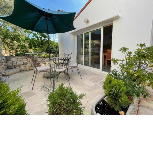 Apartment in Povlja with terrace, air conditioning, WiFi, washing machine 3419-3