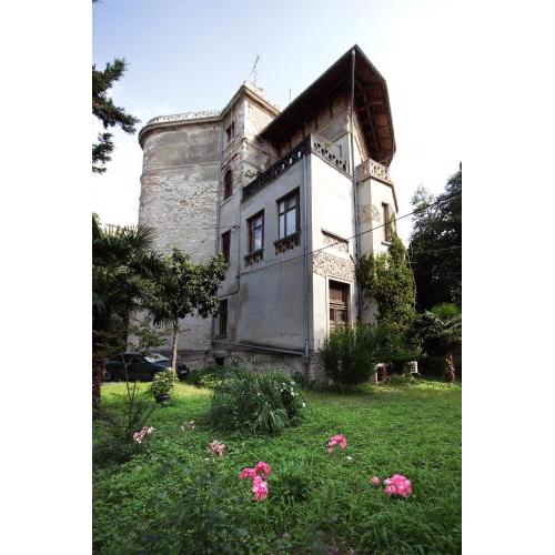 Apartment in the top center of old town