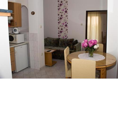 Apartment in Vodice with balcony, air conditioning, WiFi, washing machine (4266-2)