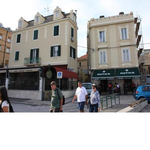 Apartment Lira