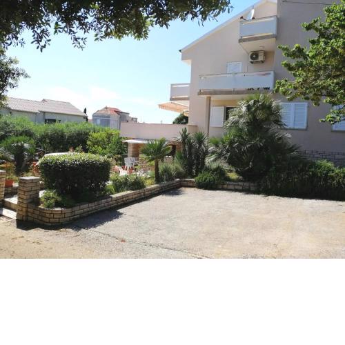 Apartment Ljubica with nice garden