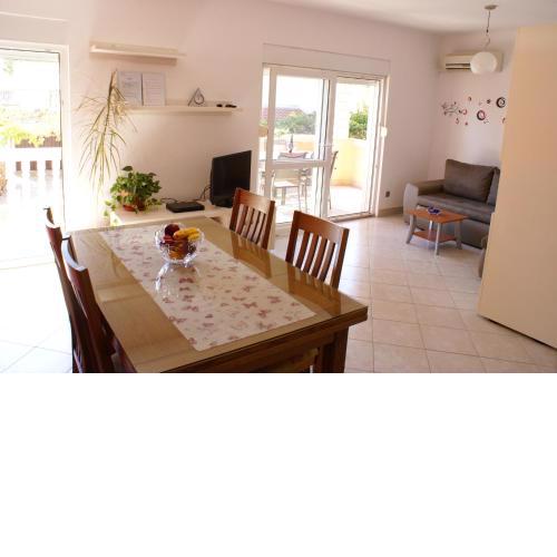 Apartment MAJA Podstrana-Split