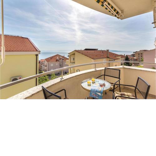 Apartment Makarska with Sea View 02