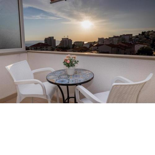 Apartment Mara in Makarska, city center, sea view