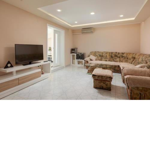 Apartment Nikola - near town centre