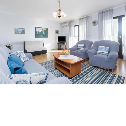 Apartment Paola for max 7 Pax with 3 bedrooms large garden and spacious balconies overlooking the sea