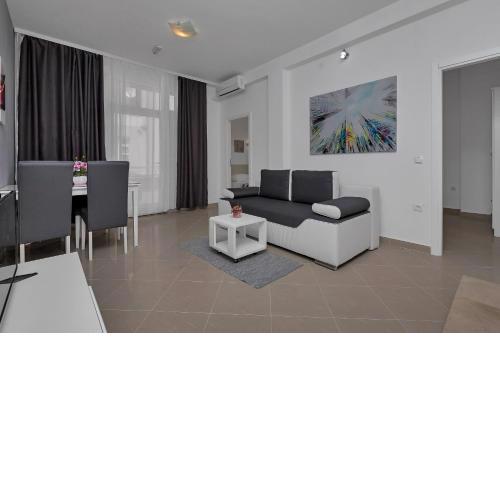 Apartment Petar - 200 m from beach
