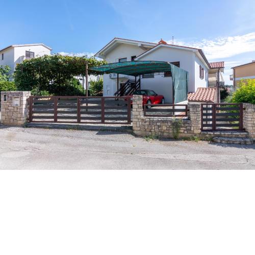 Apartment Pjescana Uvala 7349a