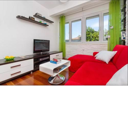 Apartment Put Meja