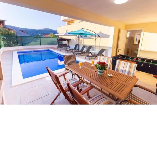 Apartment Renata + PRIVATE swimming pool in SPLIT