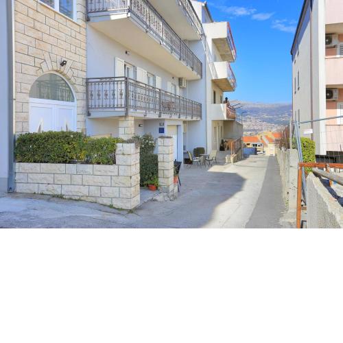 Apartment Split 11518c
