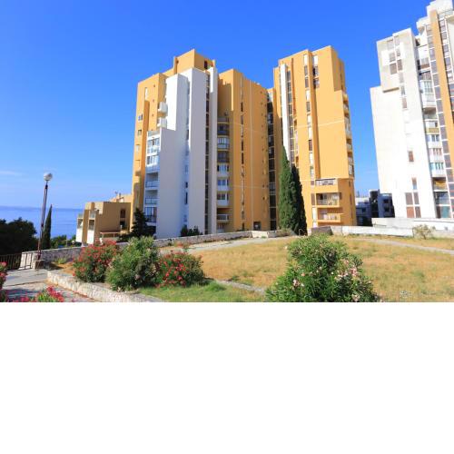 Apartment Split 17711a