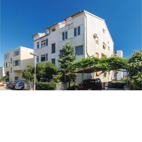 Apartment Split IX