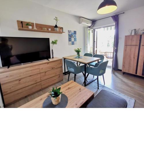 Apartment Summer escape & 2 bikes, free street parking