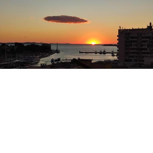 Apartment Sunset Red