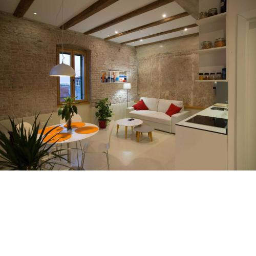 Apartment Traces