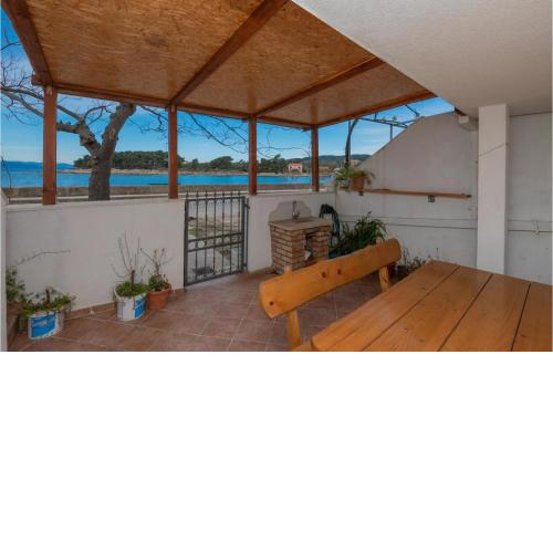Apartment Ulica Sucuraj Cr