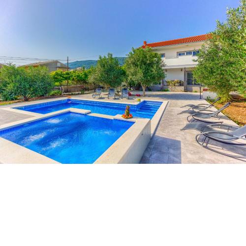 Apartment Villa Hacijenda with private pool and jacuzzi