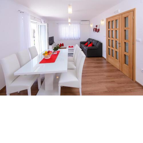 Apartment Violeta 1