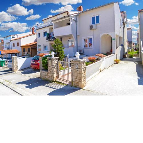 Apartment Vladimira 1569