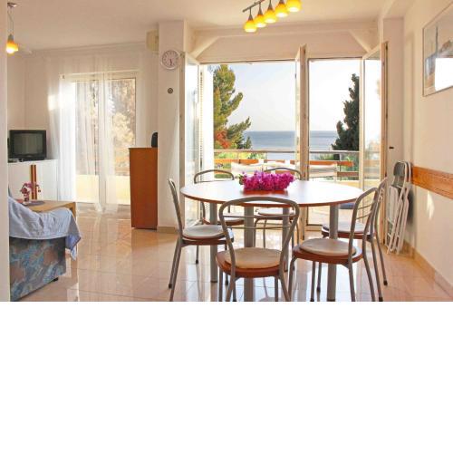 Apartment with a sea view