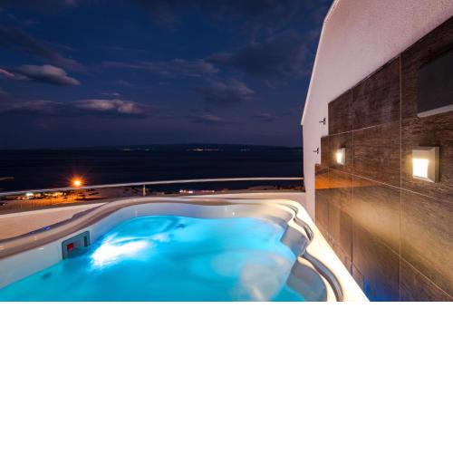 Apartment with sea view and hot tub, Magis Blue